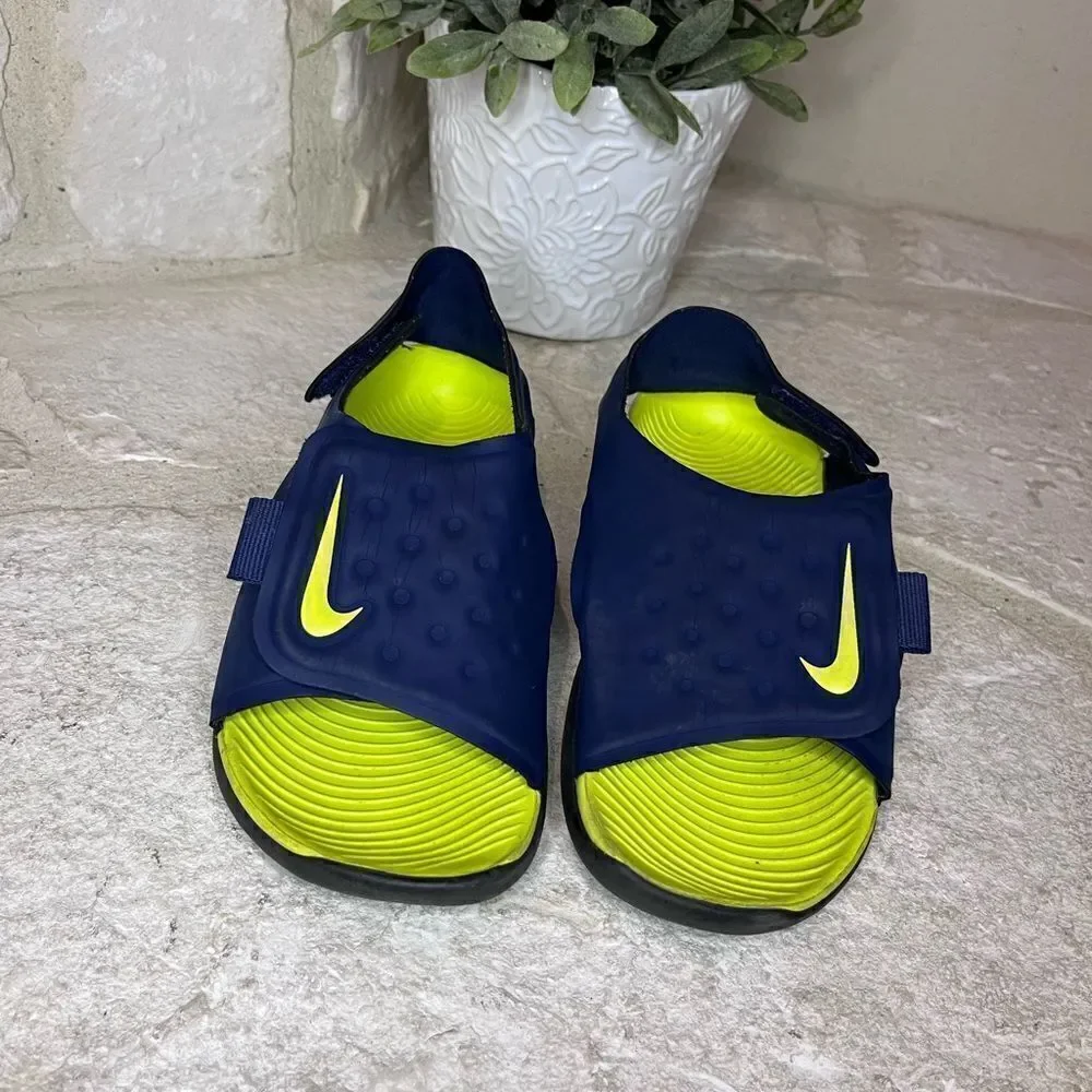 Nike navy blue/limegreen water shoes